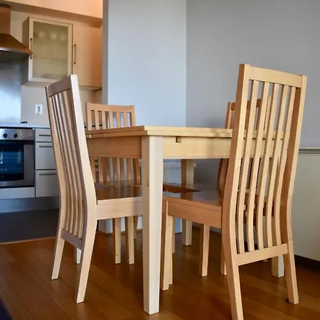 Central 2 Bedroom Flat With Balcony Views