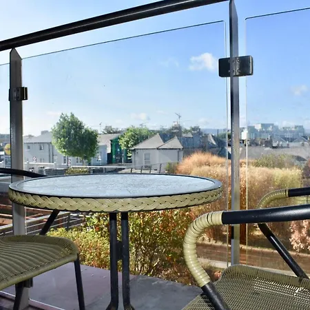 Central 2 Bedroom Flat With Balcony Views 都柏林