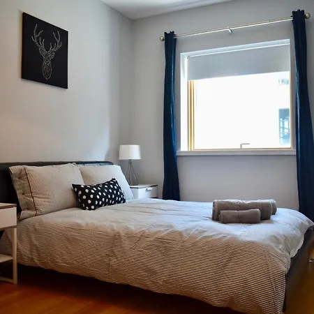 Central 2 Bedroom Flat With Balcony Views Apartment